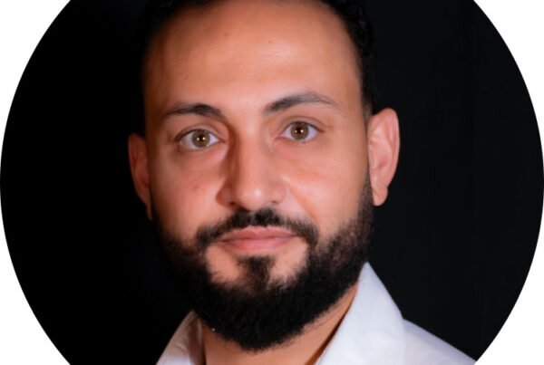 Je suis Mohamed Benouhoud, expert en storytelling et fondateur de Saisir l’Instant.