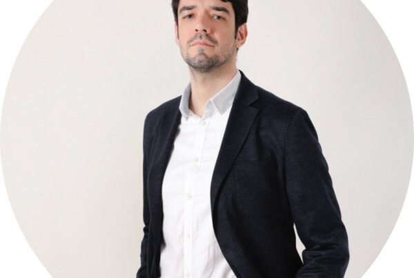 Romain Retailleau - Expert depuis plus de 10 ans en marketing digital. Mes clients (TPE, PME, ETI et Grands groupes) me font confiance pour gagner en visibilité sur Google et Meta, et atteindre leurs objectifs : générer plus de visites, plus de prospects qualifiés et développer leur chiffre d’affaires.